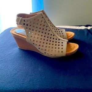Very cute wedge shoes